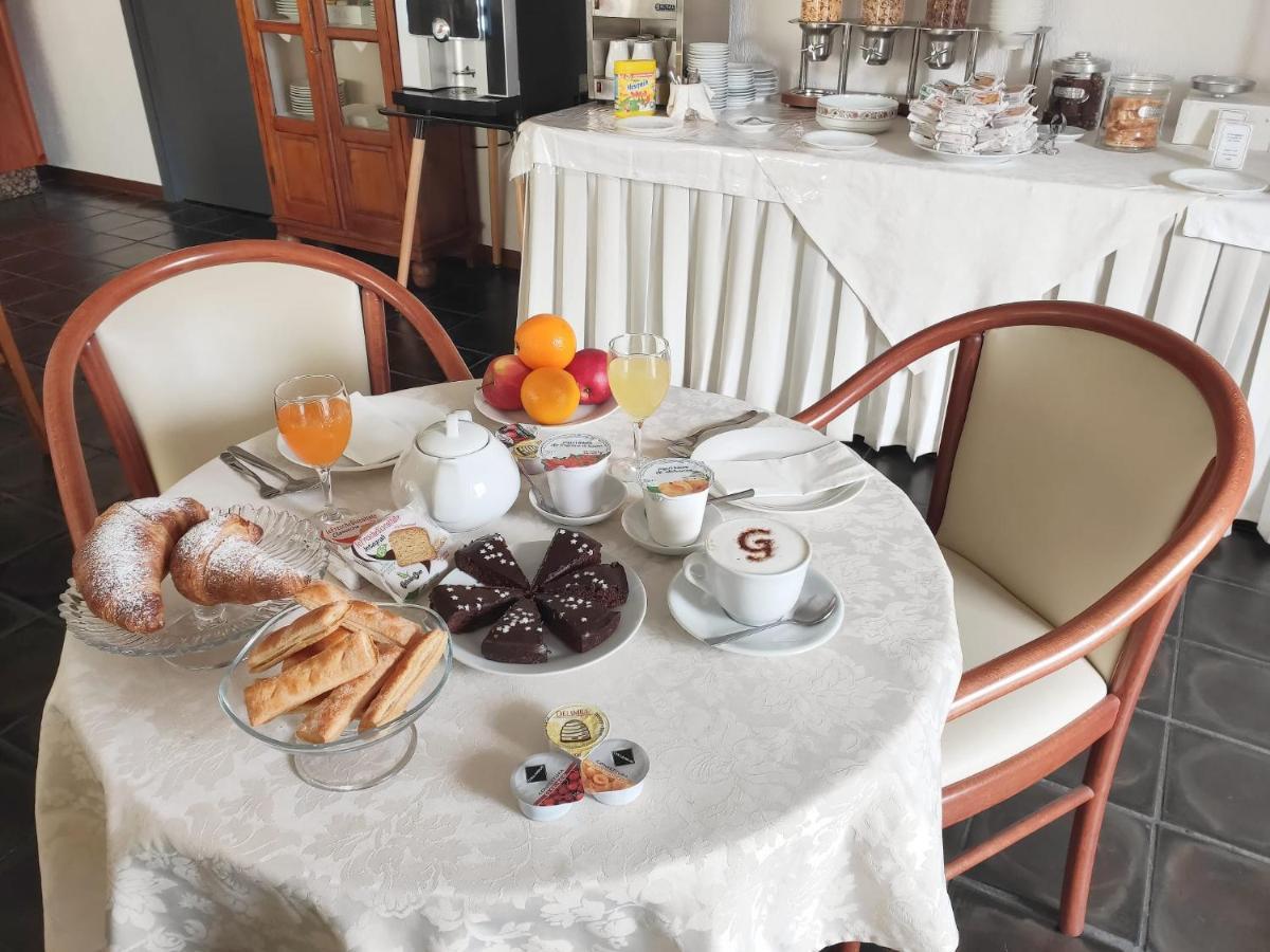 Hotel Galant Venaria Reale Bagian luar foto