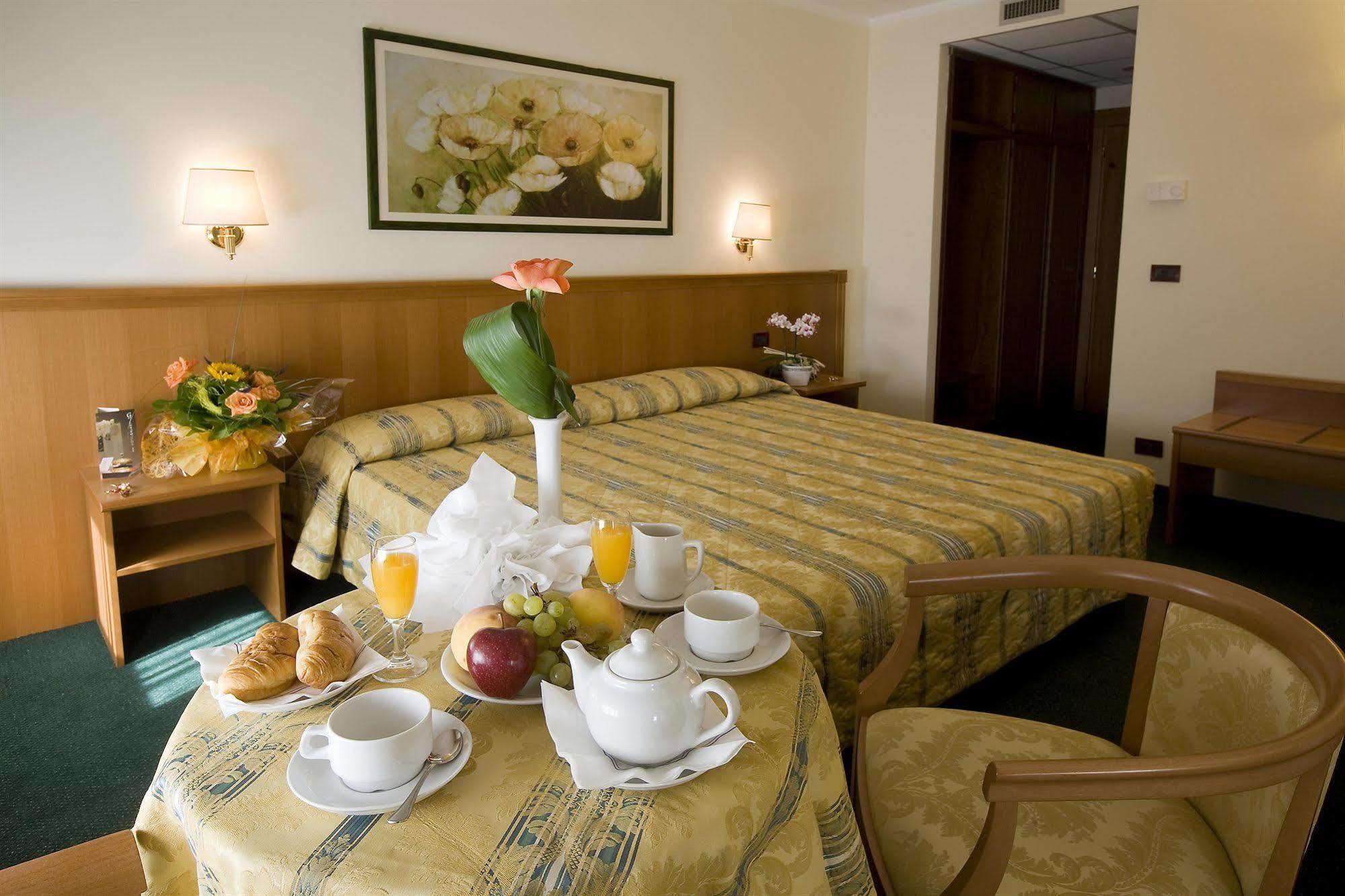 Hotel Galant Venaria Reale Bagian luar foto