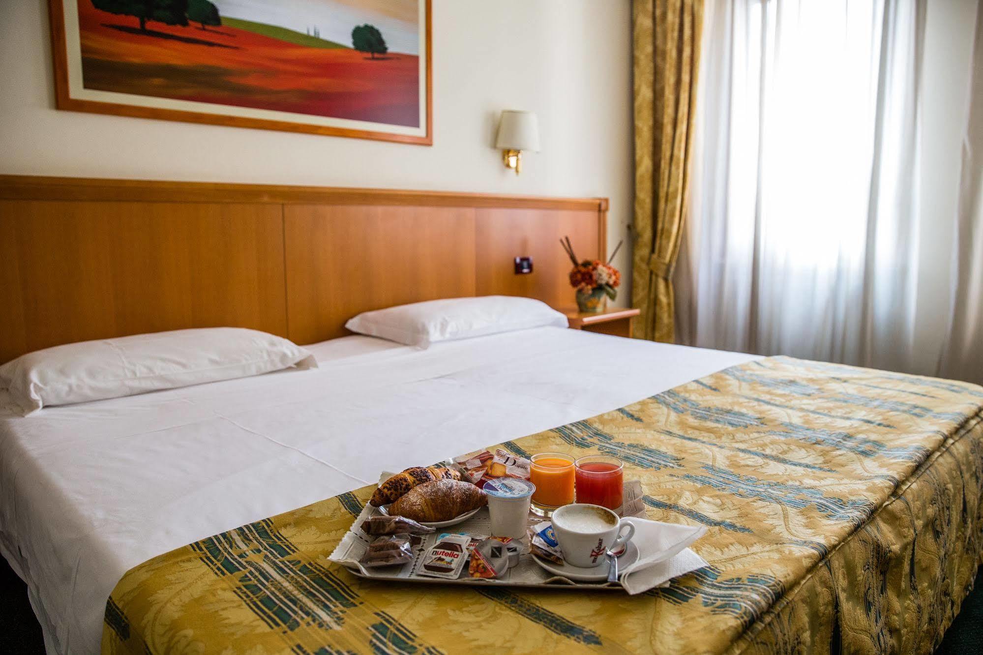 Hotel Galant Venaria Reale Bagian luar foto