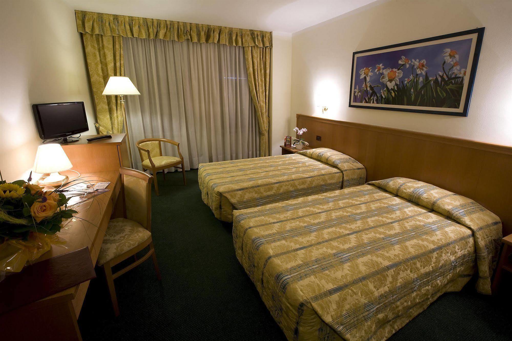 Hotel Galant Venaria Reale Bagian luar foto