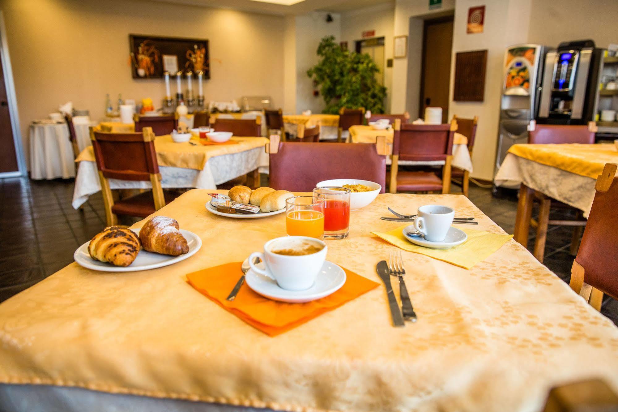 Hotel Galant Venaria Reale Bagian luar foto