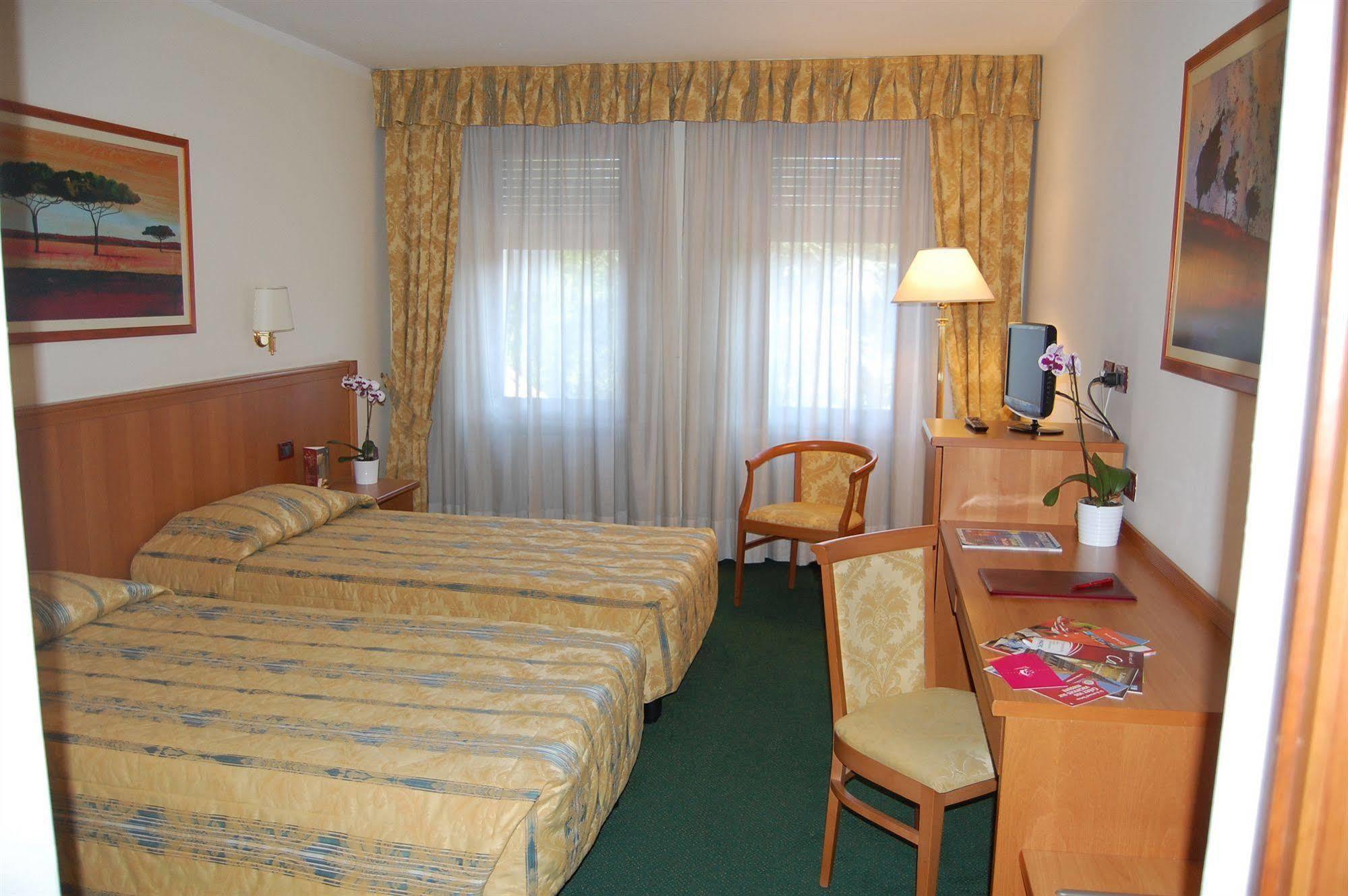 Hotel Galant Venaria Reale Bagian luar foto