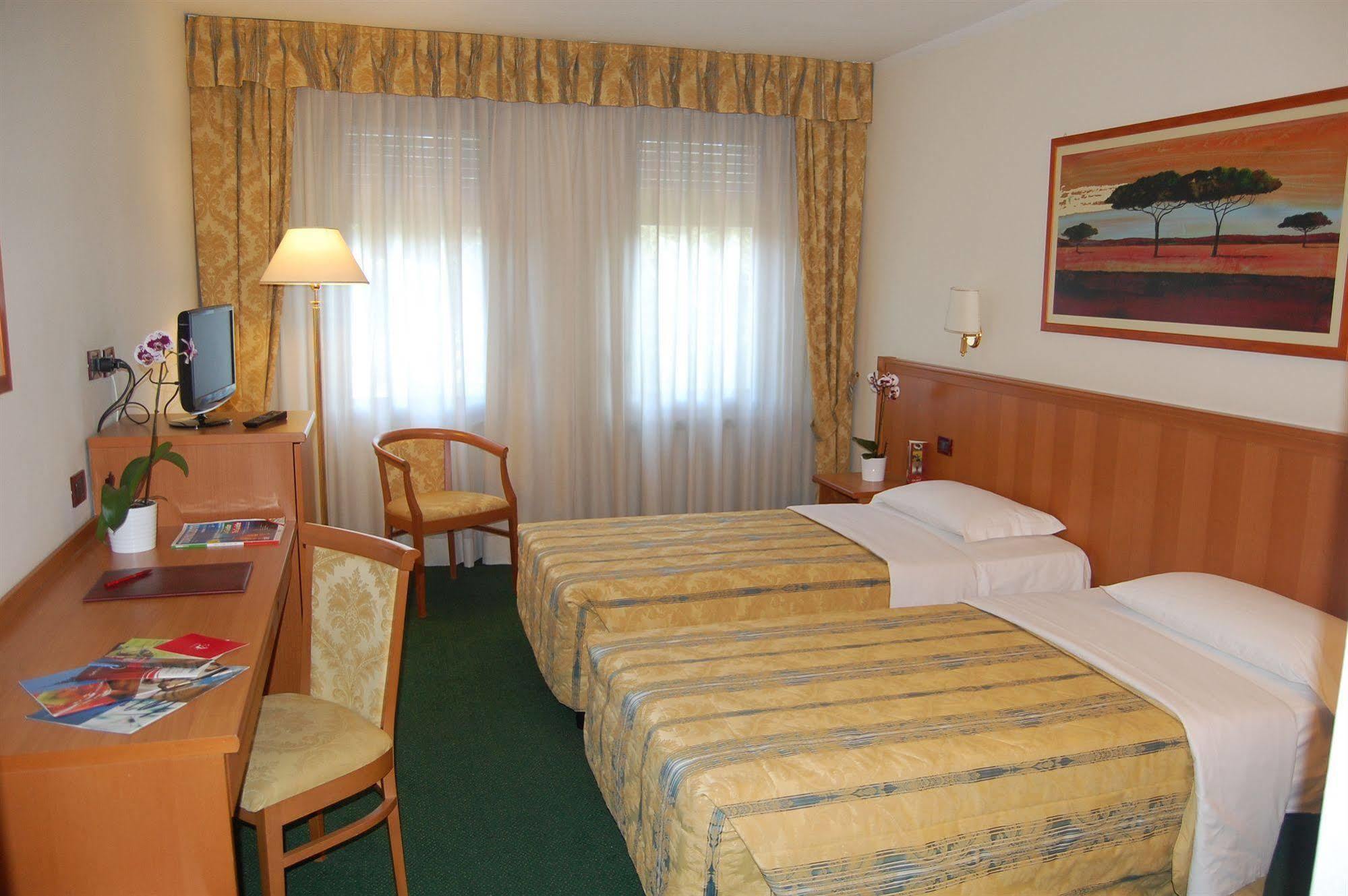 Hotel Galant Venaria Reale Bagian luar foto