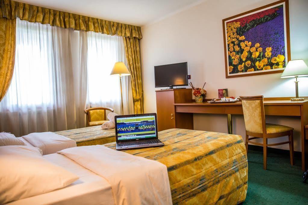 Hotel Galant Venaria Reale Bagian luar foto