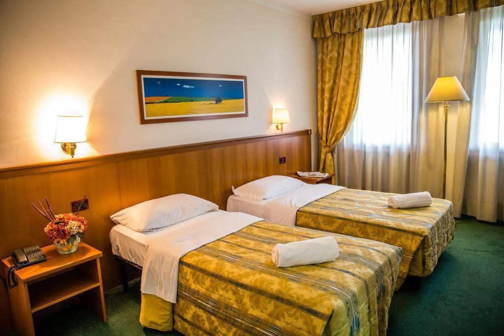 Hotel Galant Venaria Reale Bagian luar foto